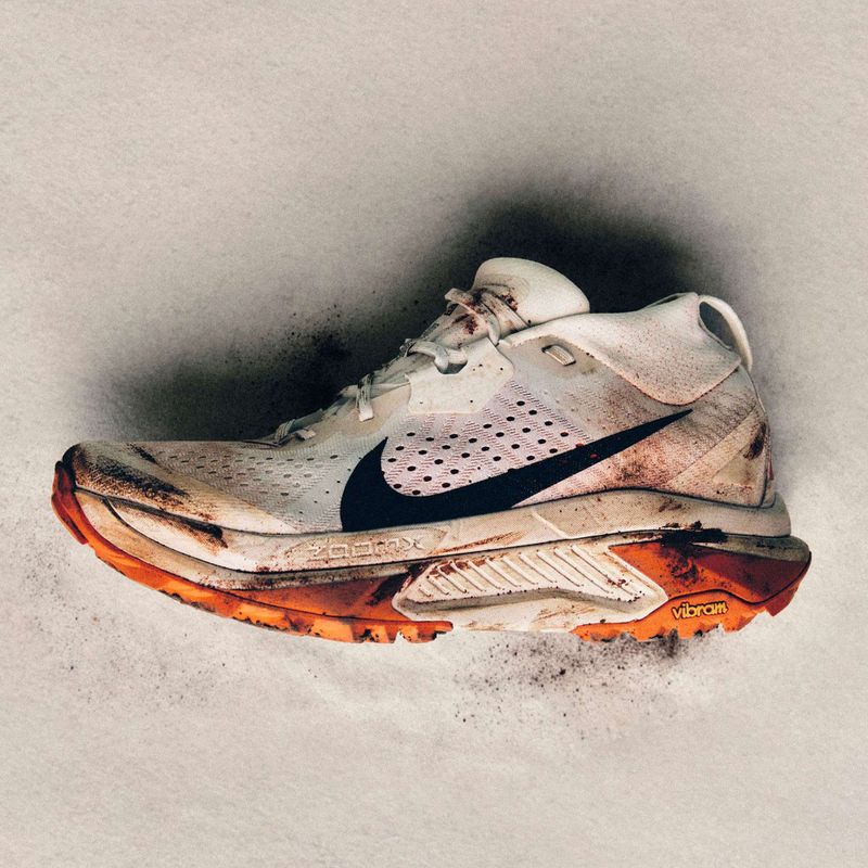 Women's running shoes Nike ACG Zegama summit white/phantom/safety orange/black 12